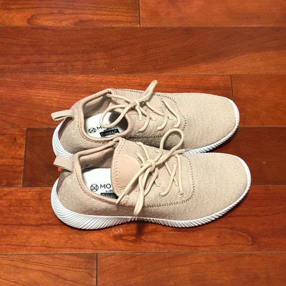 SOLD Ardene Orthodite Sneakers - Picture 2 of 4